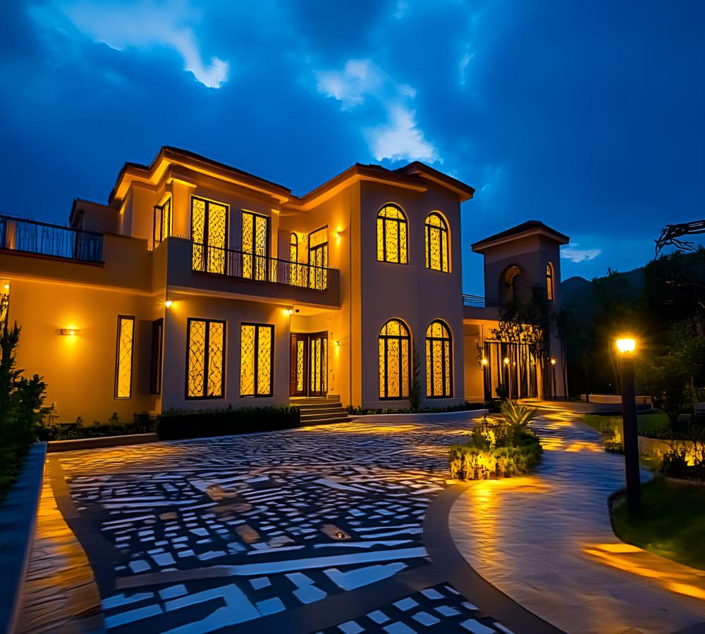 North America Private Manor Case Image - Custom Landscape Lighting