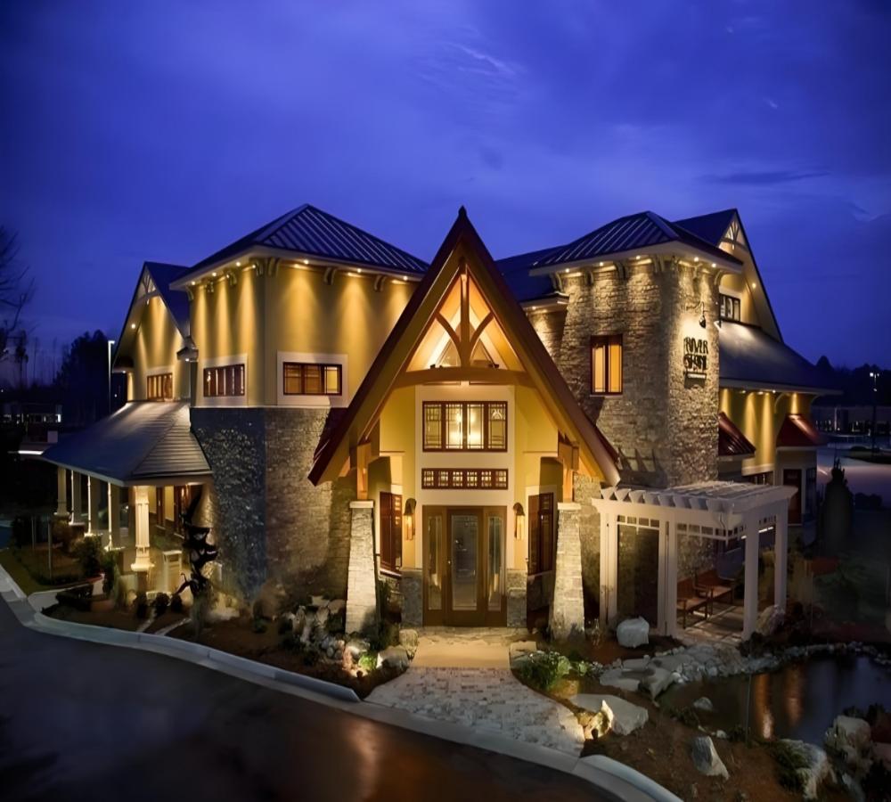 European Luxury Resort Case Image - Custom Landscape Lighting