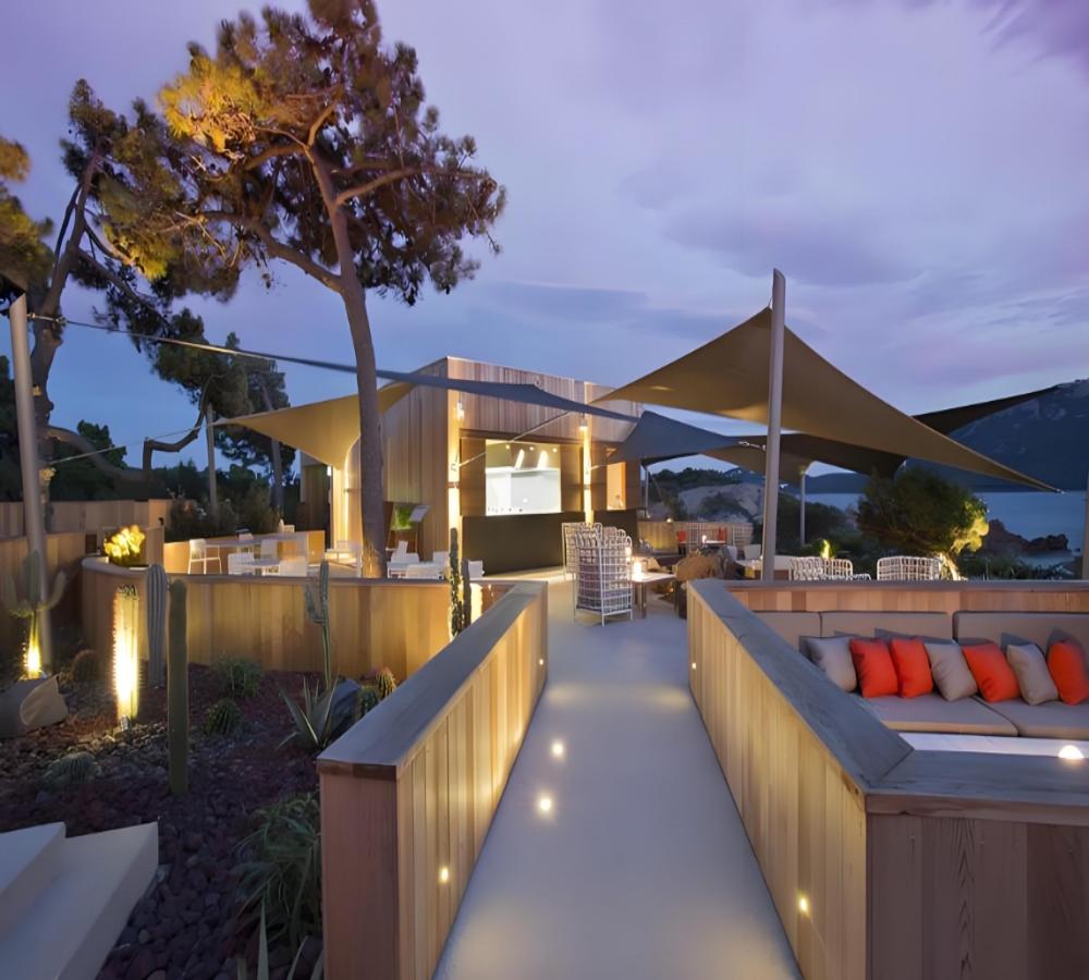 Middle East Municipal Park Case Image - Custom Landscape Lighting